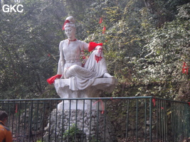 Statue dans le parc de Qianling (Guiyang 贵阳, Guizhou 贵州). 