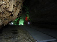 Chemin bétonné dans la Grotte aménagée de Dafengdong 大风洞 - réseau de Shuanghedongqun 双河洞 - (Suiyang 绥阳,  Zunyi Shi 遵义市, Guizhou 贵州省)